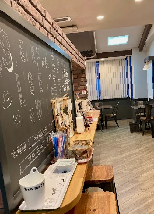 English Cafe CLOCK Kyobashiko